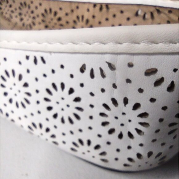 Harborsides Giovana White Metal O-ring Floral Perforated Flats Size 8 Wide NWT - Picture 15 of 16